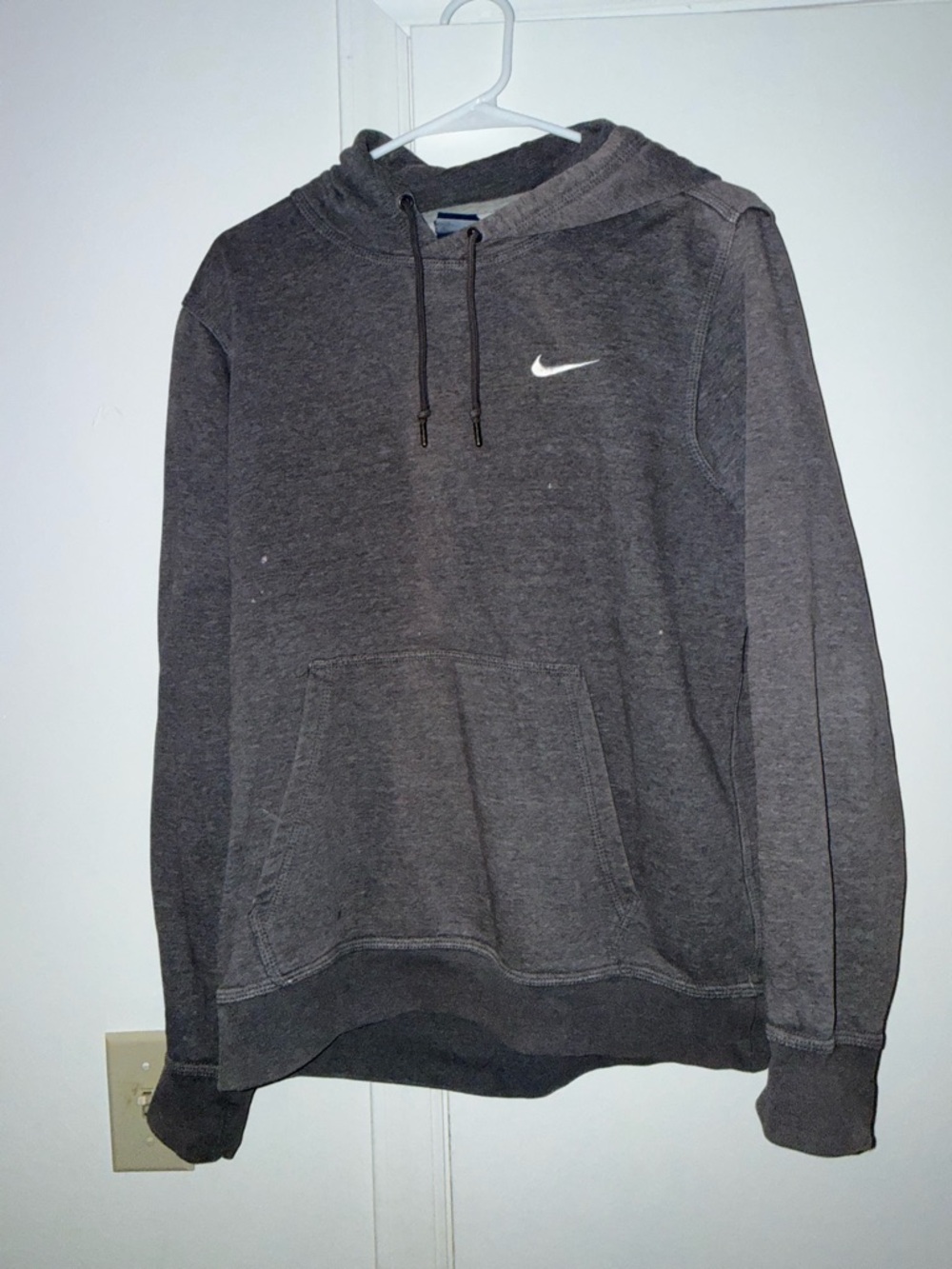 Nike Gray Hoodie – Classic Swoosh Pullover 🖤